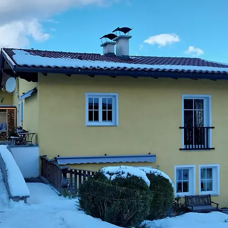 Dahoam Am Berg Apartman *